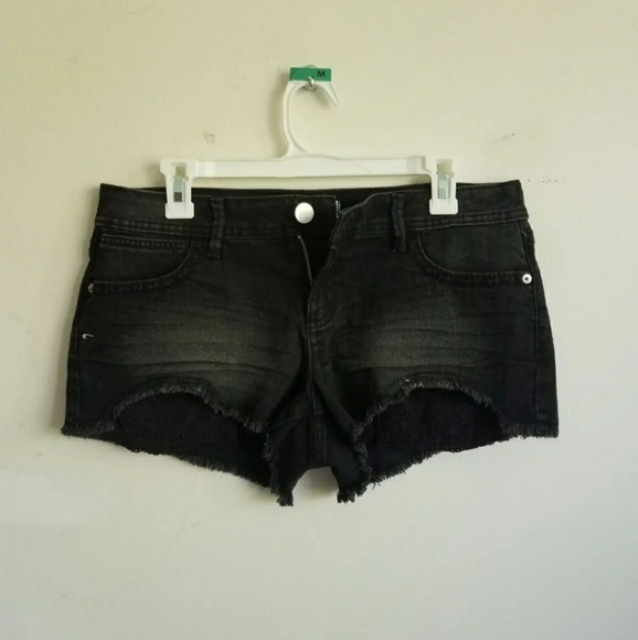 No Boundaries Pants - Black jean shorts